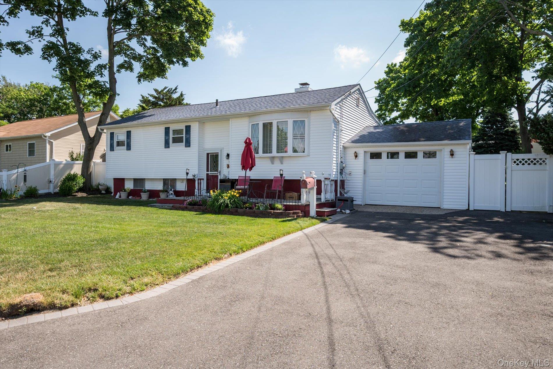 2707 Gull Avenue Property Photo 2