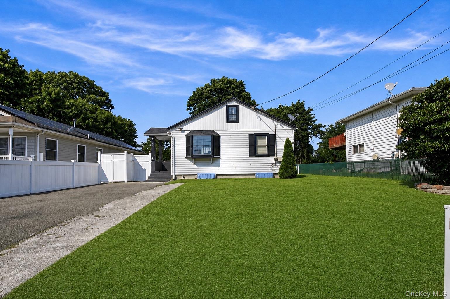 187 Crooked Hill Road Property Photo 1