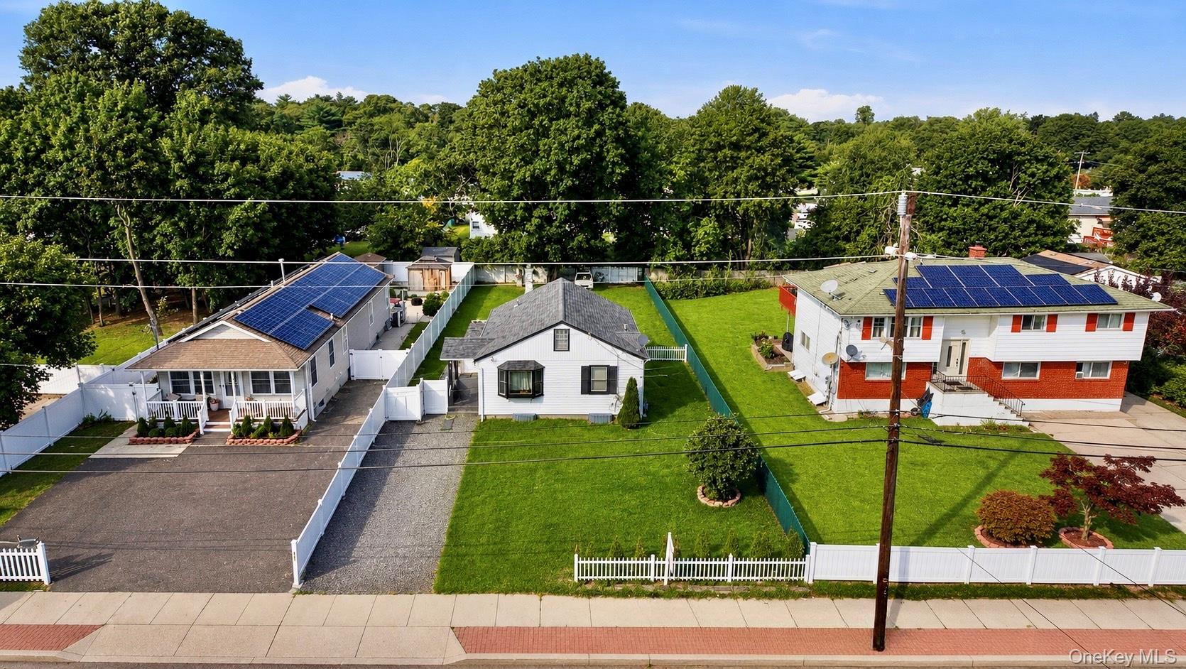 187 Crooked Hill Road Property Photo 3