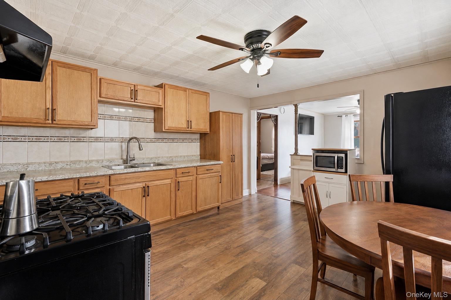 187 Crooked Hill Road Property Photo 9