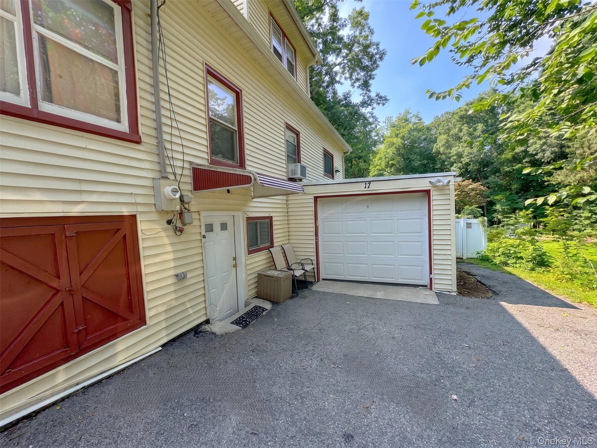 17 Bridge Lane B Property Photo 1