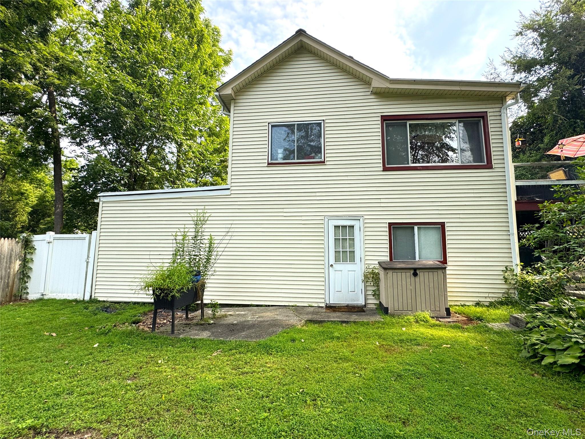 17 Bridge Lane B Property Photo 2