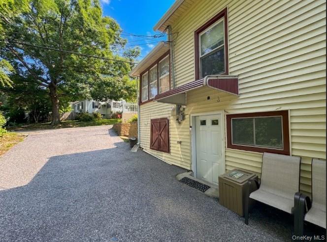 17 Bridge Lane B Property Photo 3