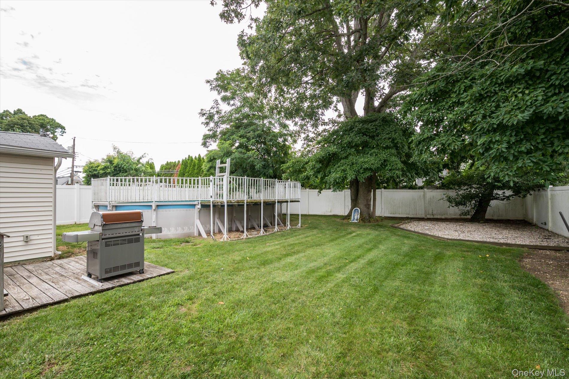 1135 Ruth Place Property Photo 17