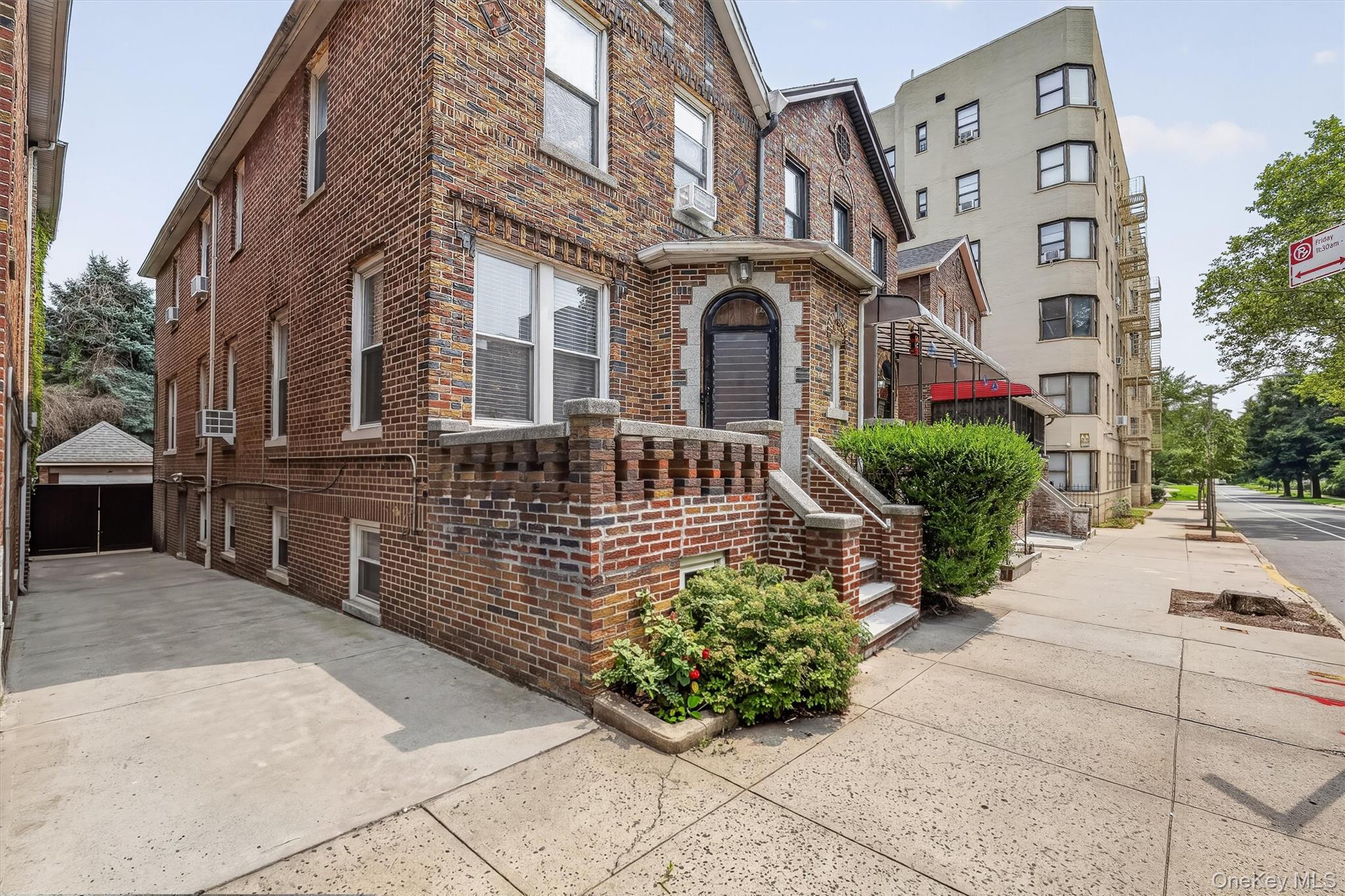 2218 Holland Avenue Property Photo 3
