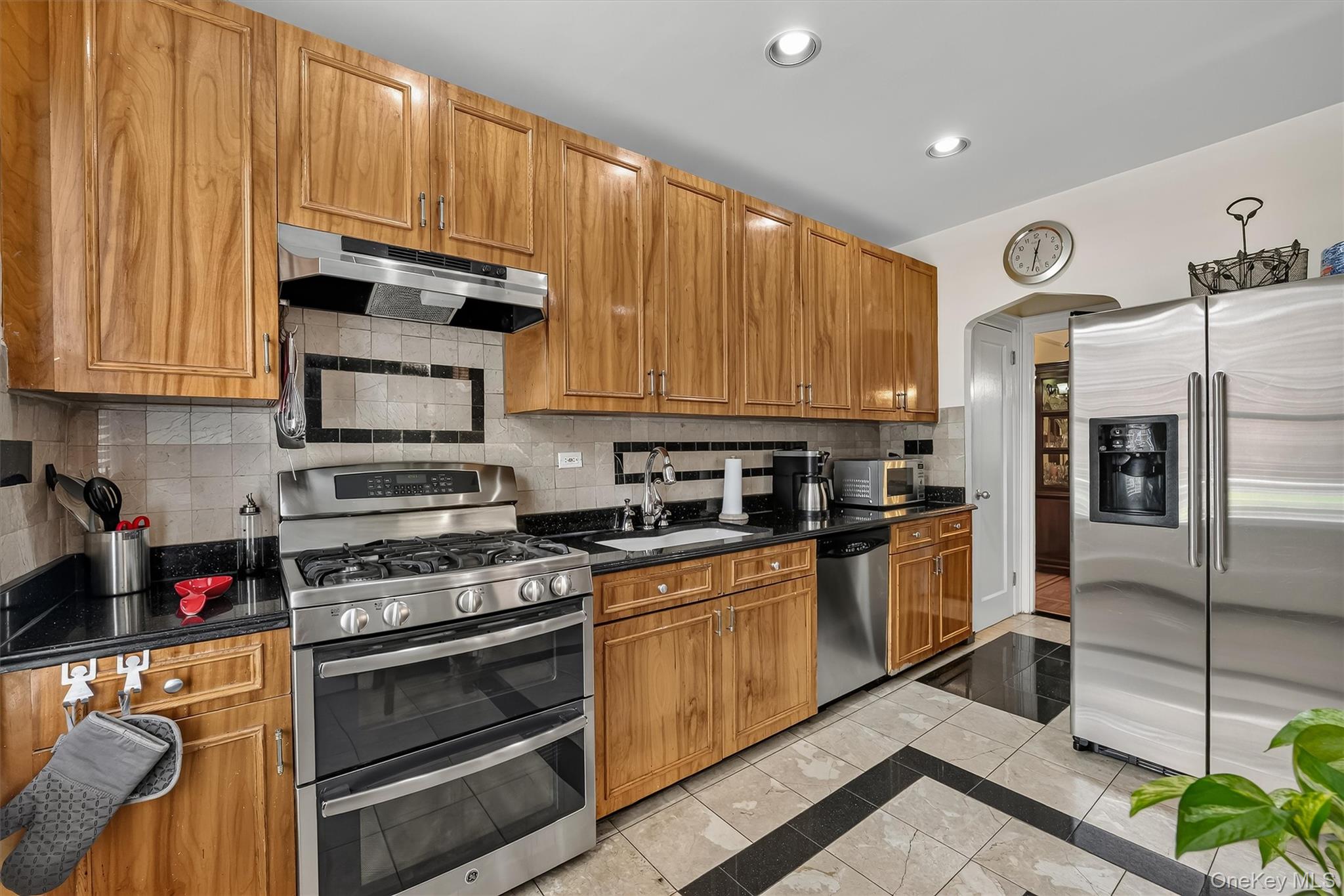 2218 Holland Avenue Property Photo 18