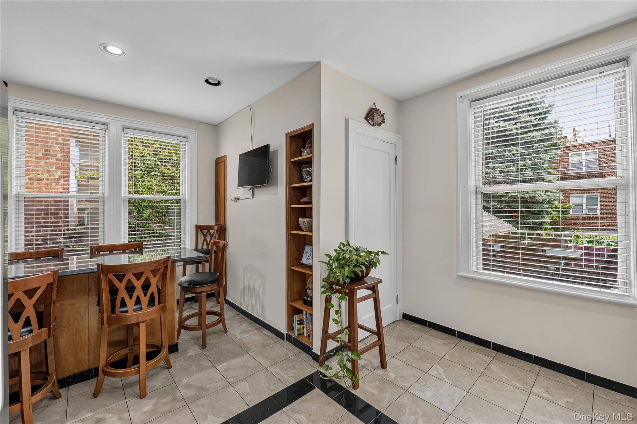 2218 Holland Avenue Property Photo 23
