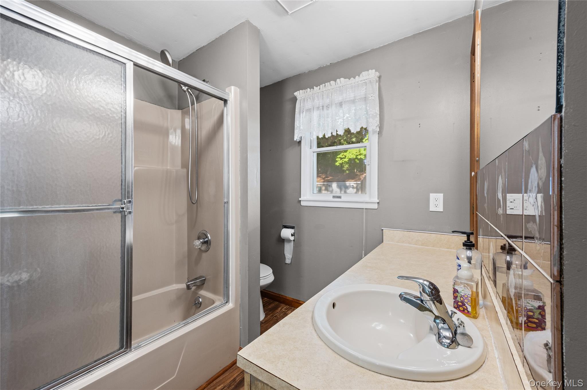 797 Waverly Avenue Property Photo 21