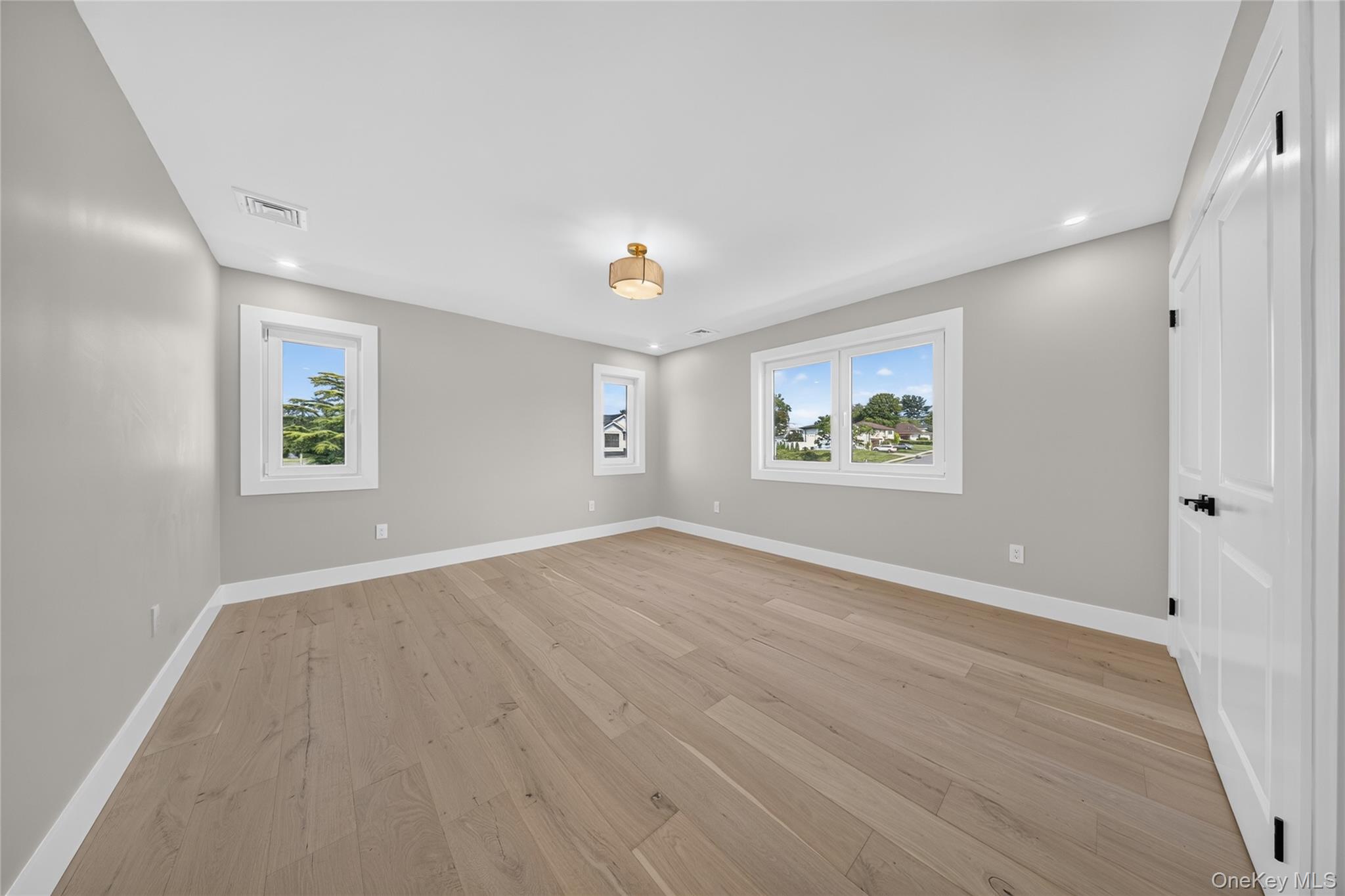 2 Lee Place Property Photo 28