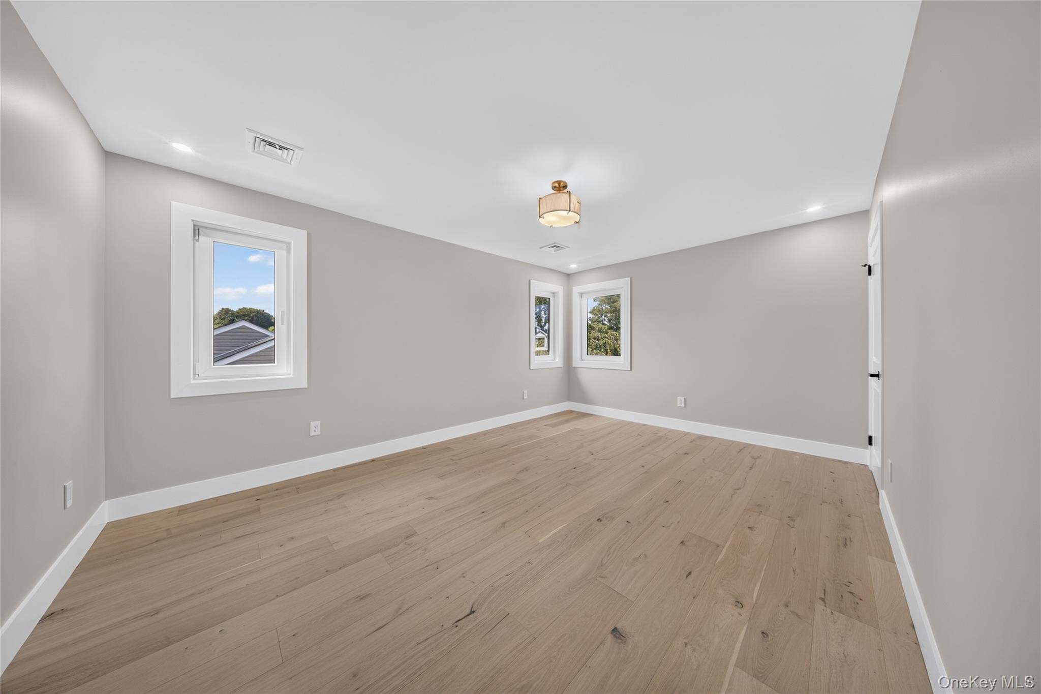 2 Lee Place Property Photo 29