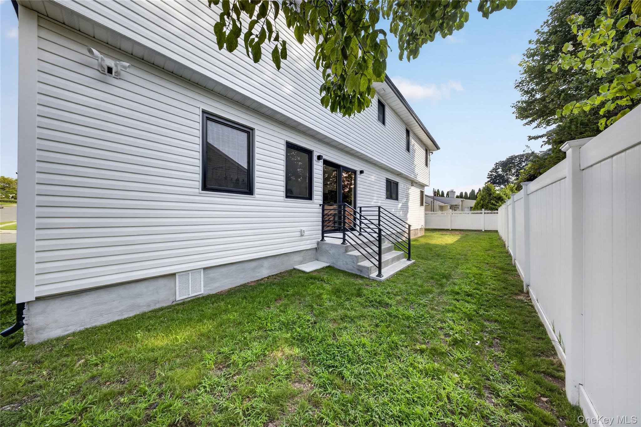 2 Lee Place Property Photo 35
