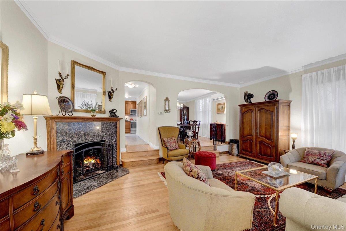 1904 Tenbroeck Avenue T Property Photo 4