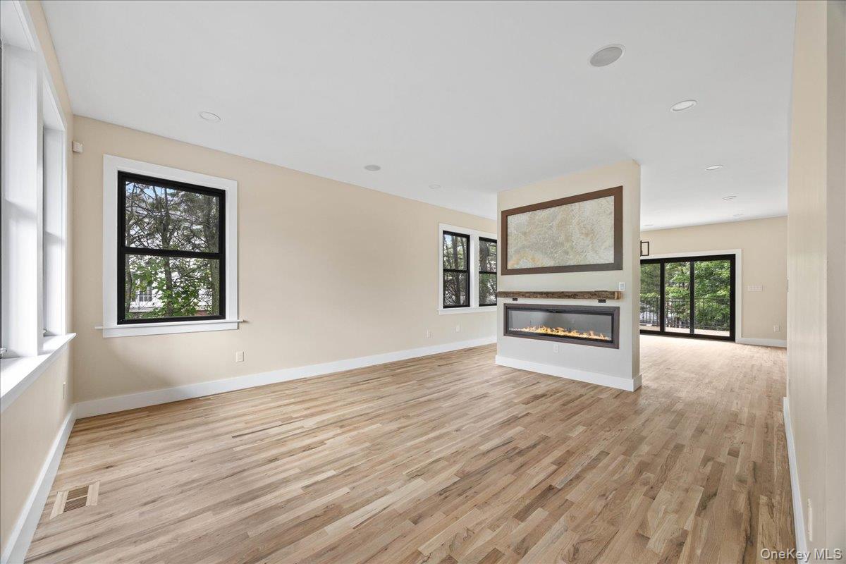 631 N Broadway Property Photo 2