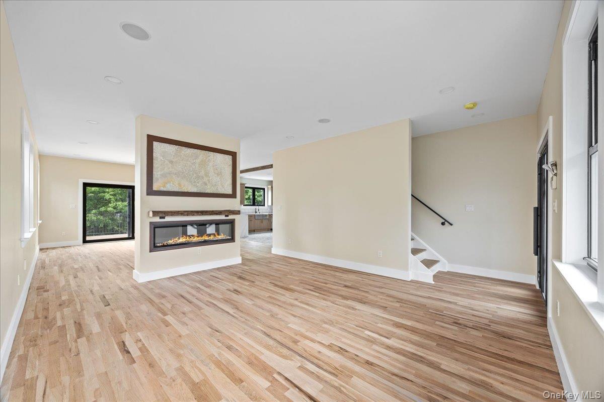 631 N Broadway Property Photo 4