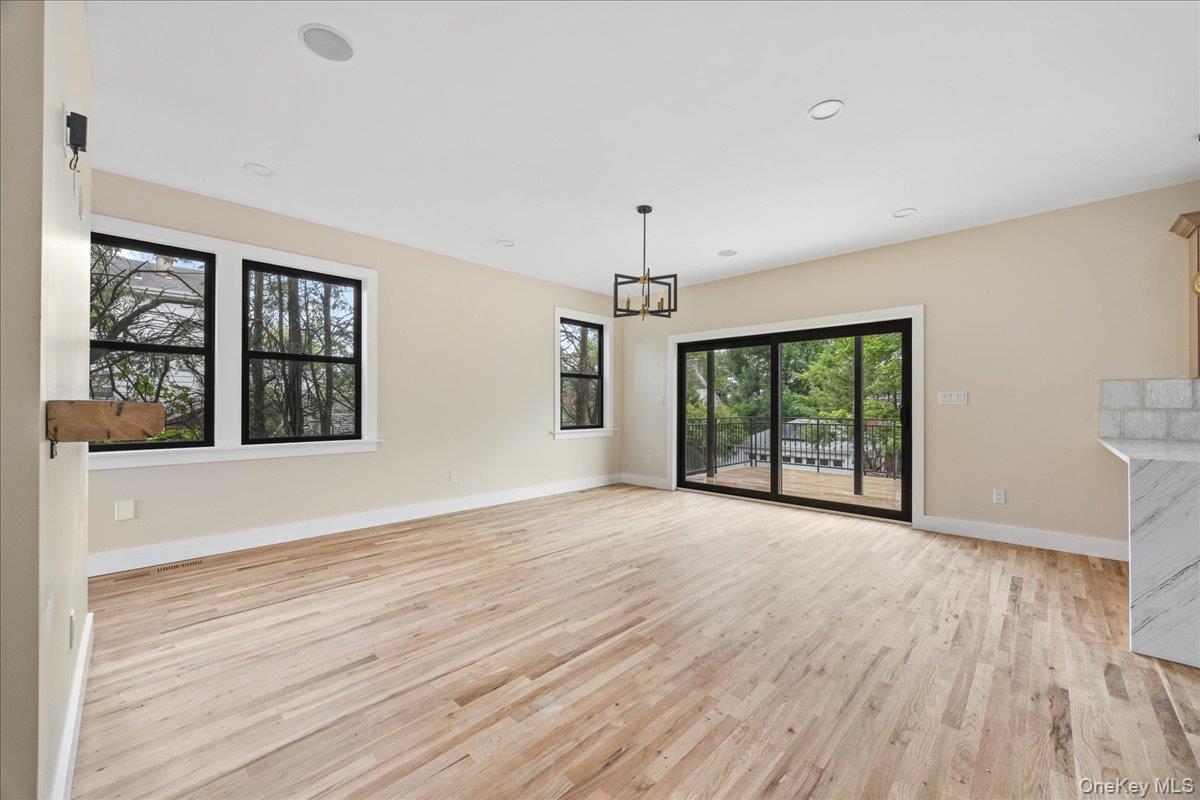 631 N Broadway Property Photo 5