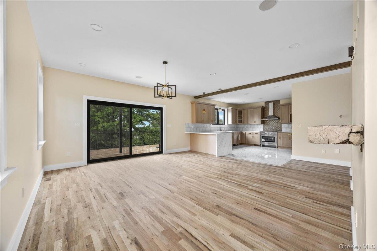 631 N Broadway Property Photo 6