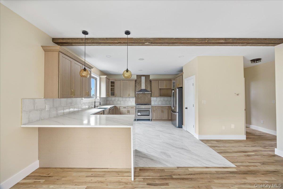 631 N Broadway Property Photo 8