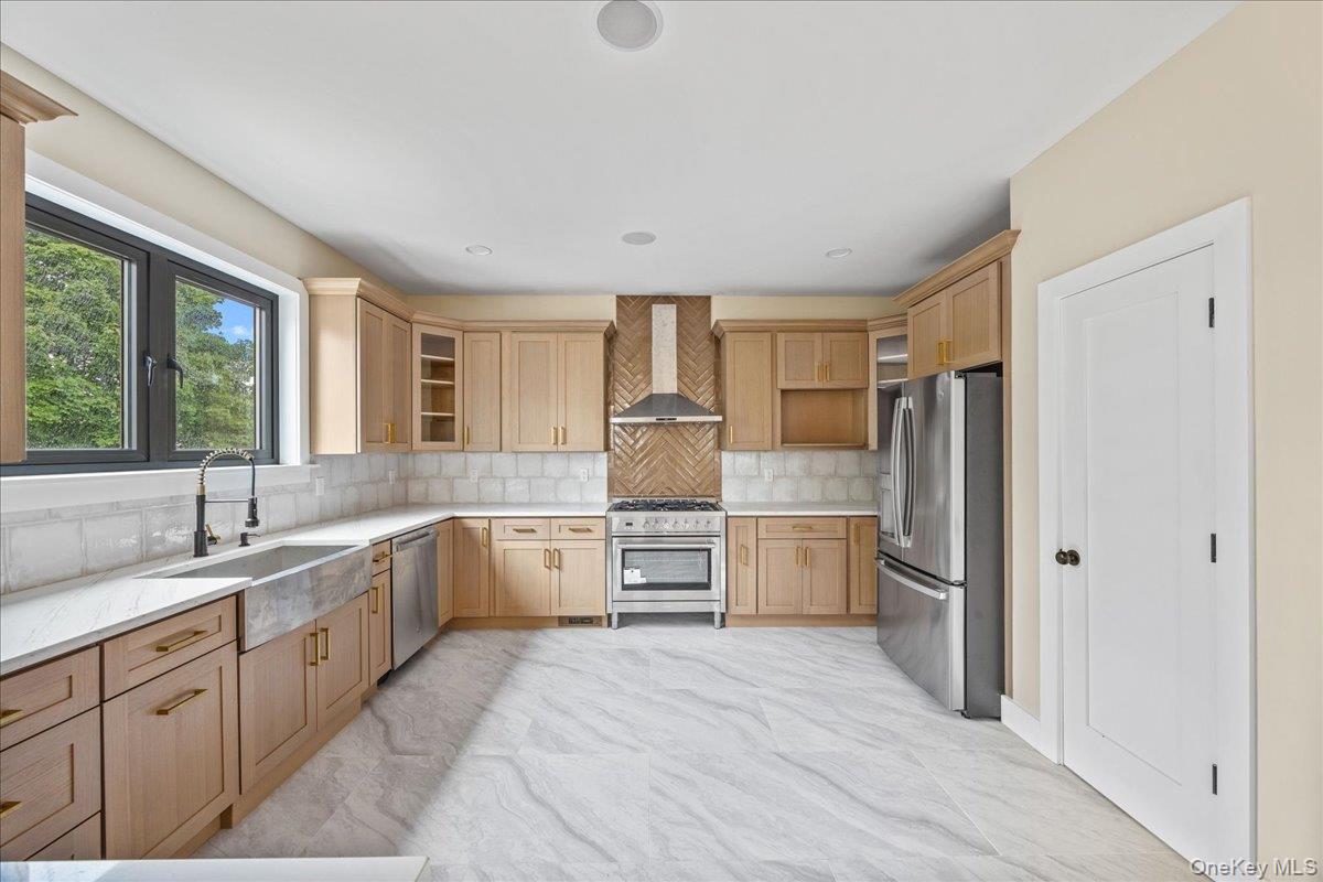 631 N Broadway Property Photo 10
