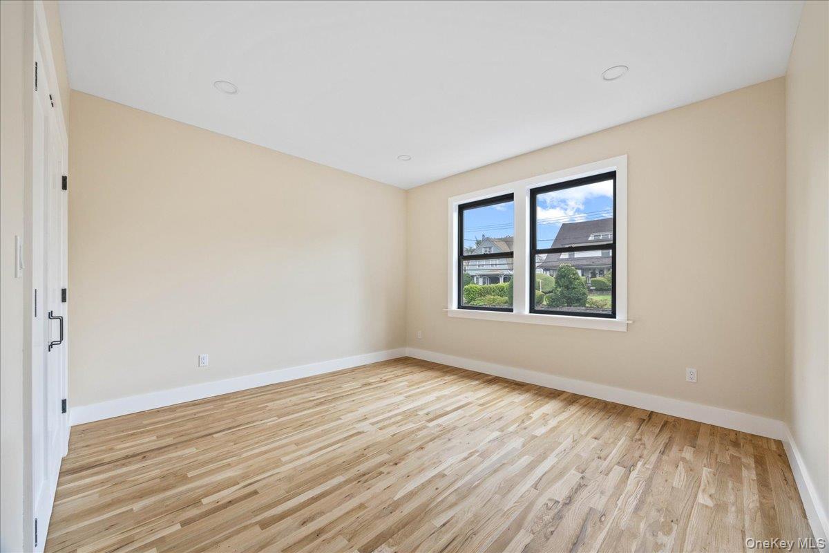 631 N Broadway Property Photo 13