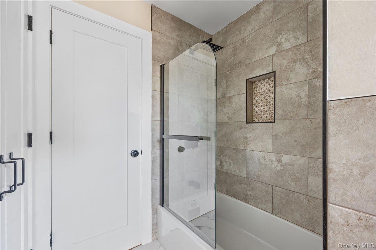631 N Broadway Property Photo 23