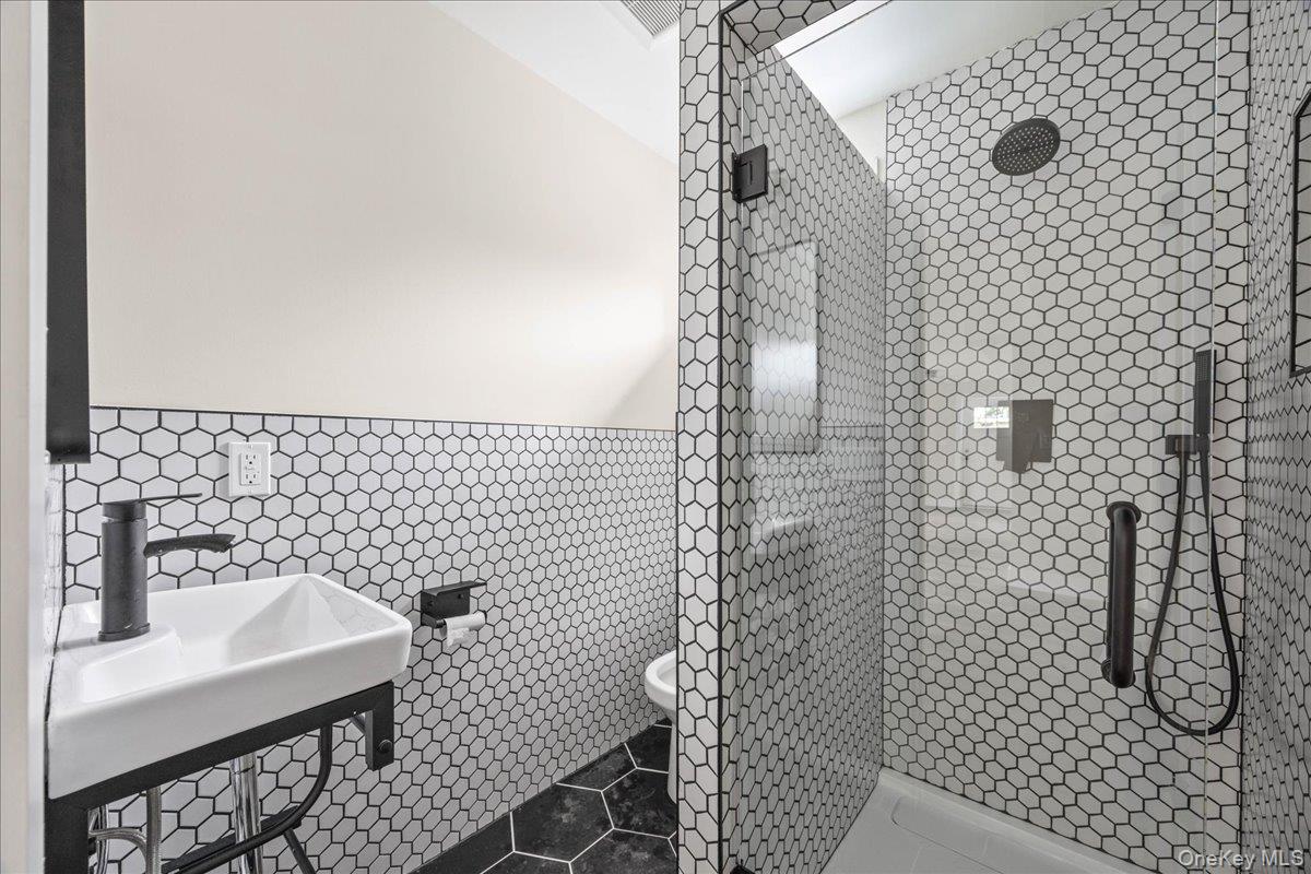 631 N Broadway Property Photo 37