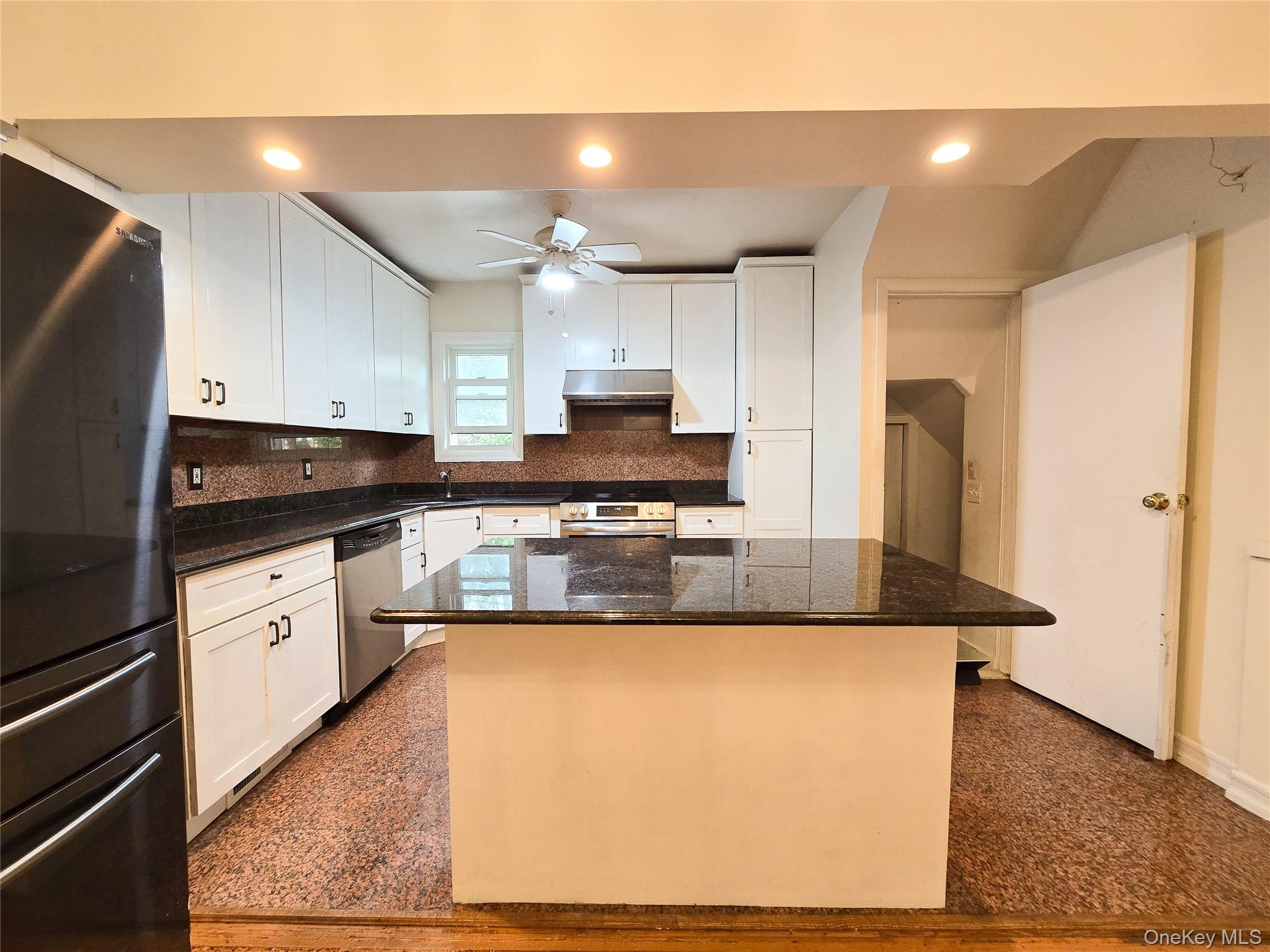 256-15 Pembroke Avenue Property Photo 3