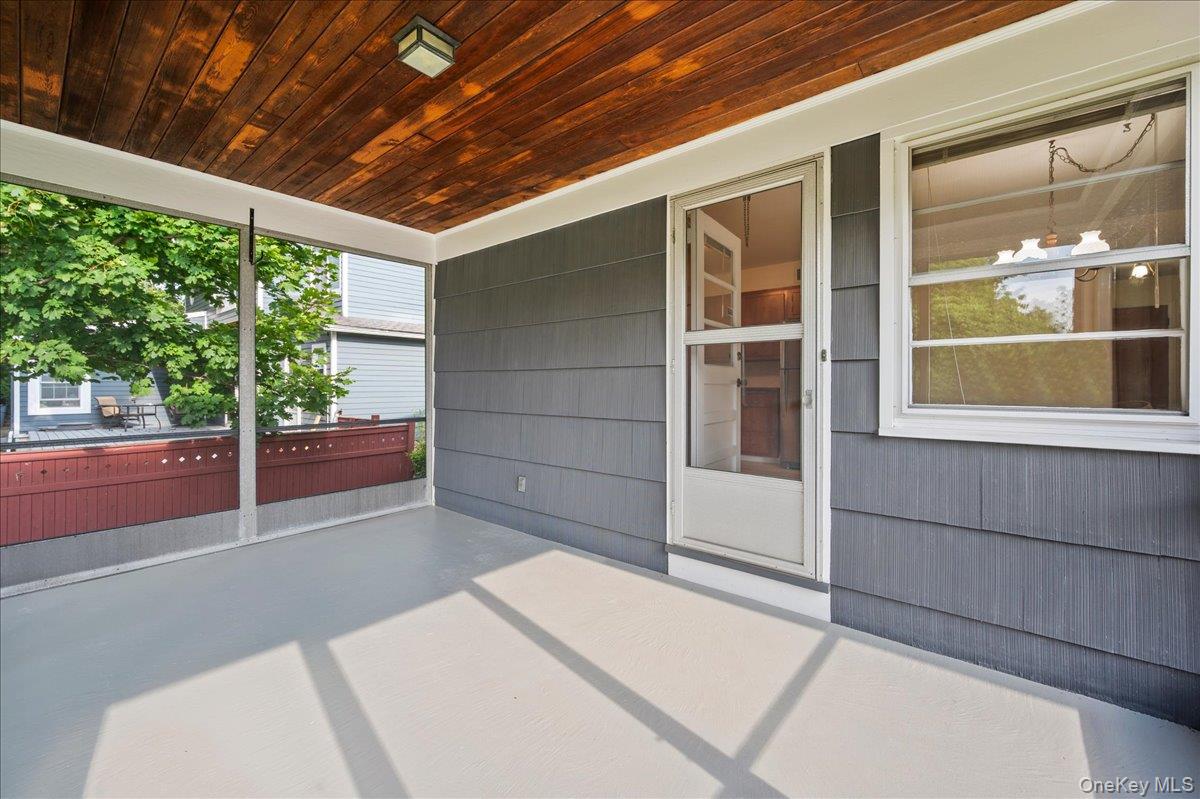 412 Hinman Place Property Photo 6