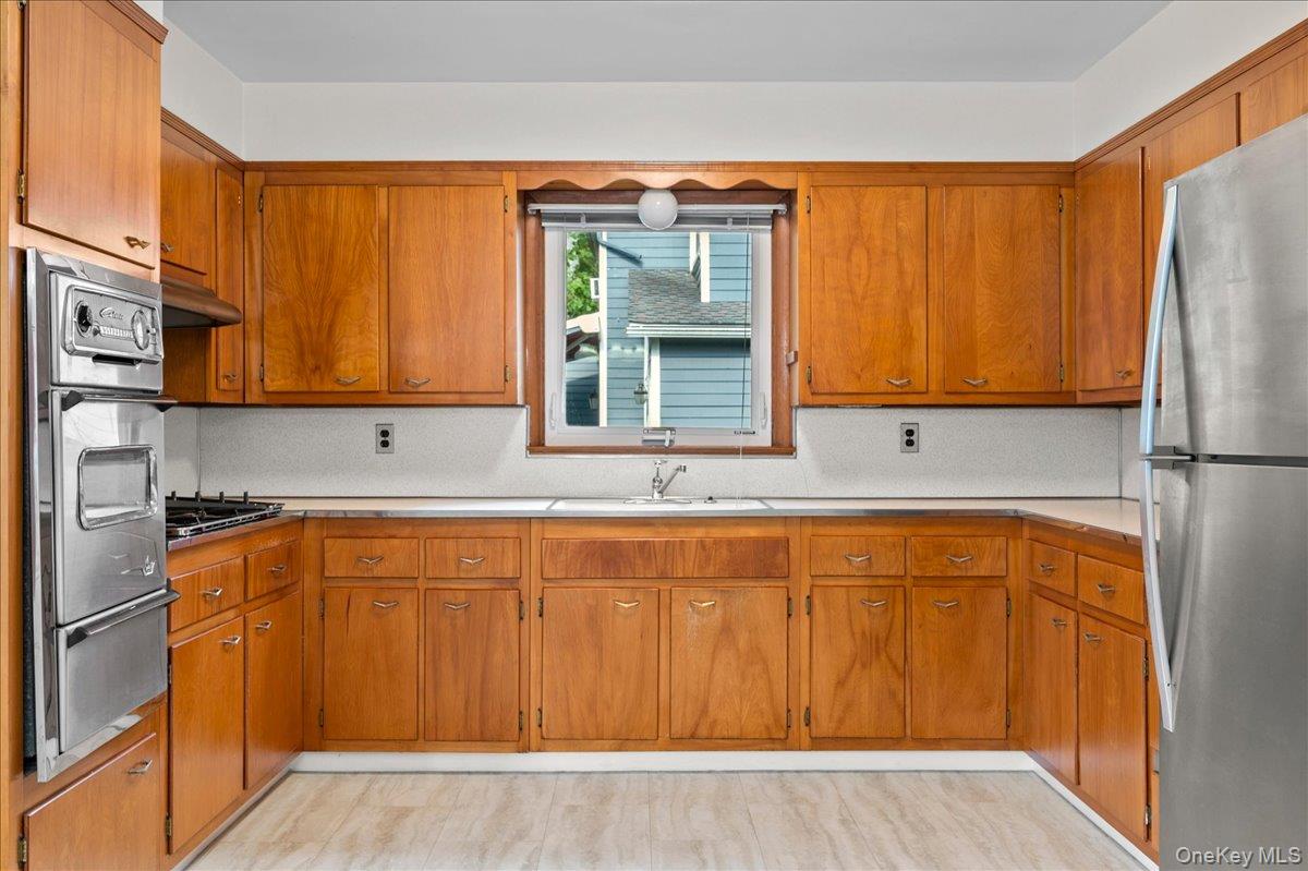 412 Hinman Place Property Photo 8