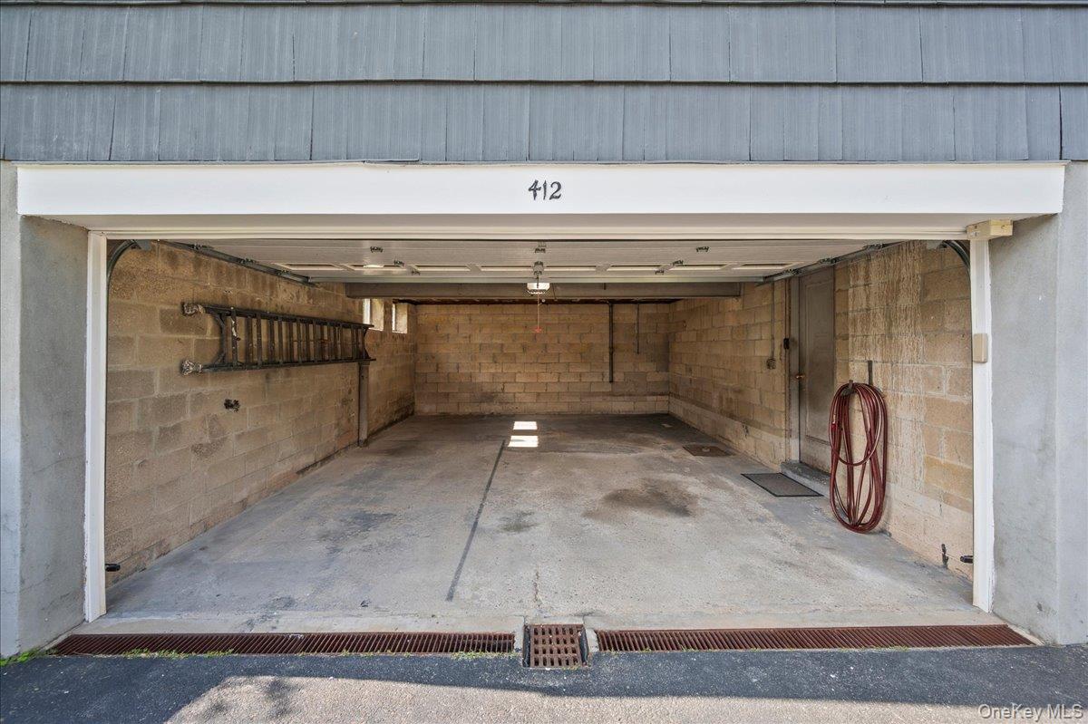 412 Hinman Place Property Photo 33