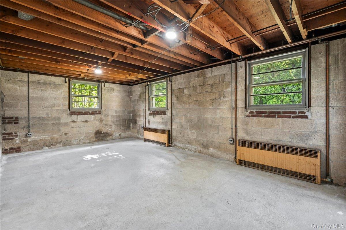 412 Hinman Place Property Photo 34