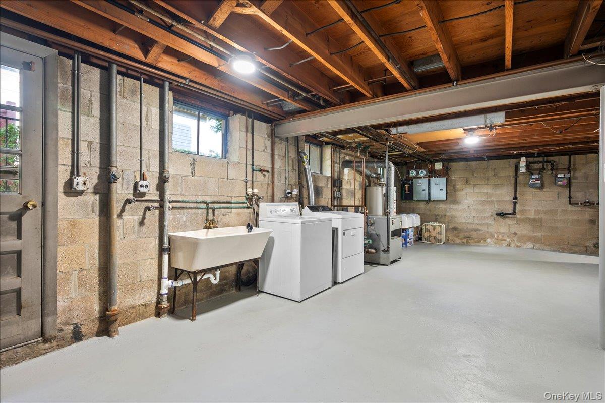 412 Hinman Place Property Photo 36