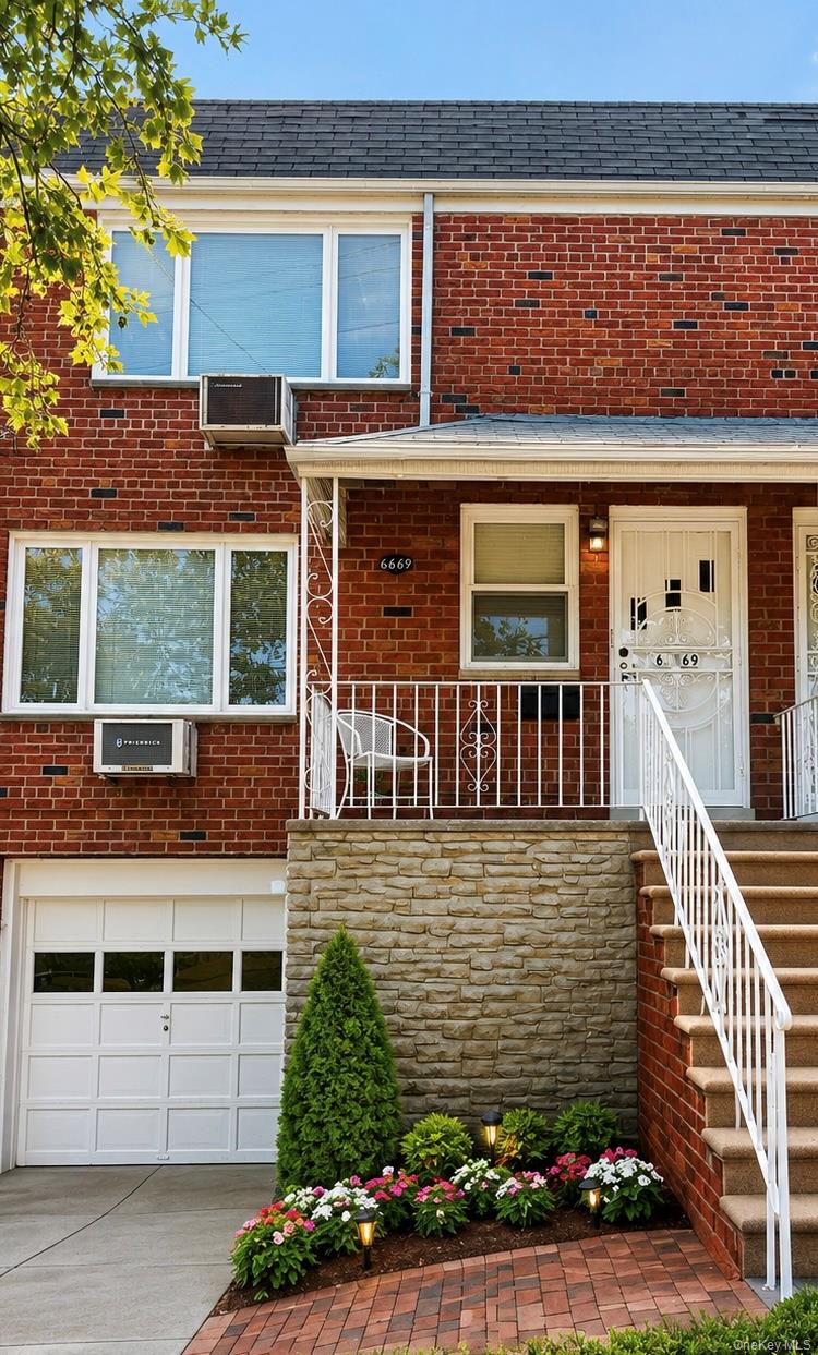 6669 73rd Place Property Photo 2