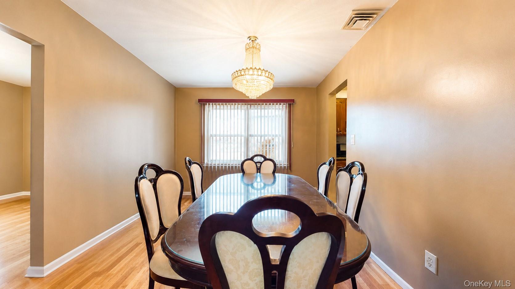 336 W Valley Stream Boulevard Property Photo 14