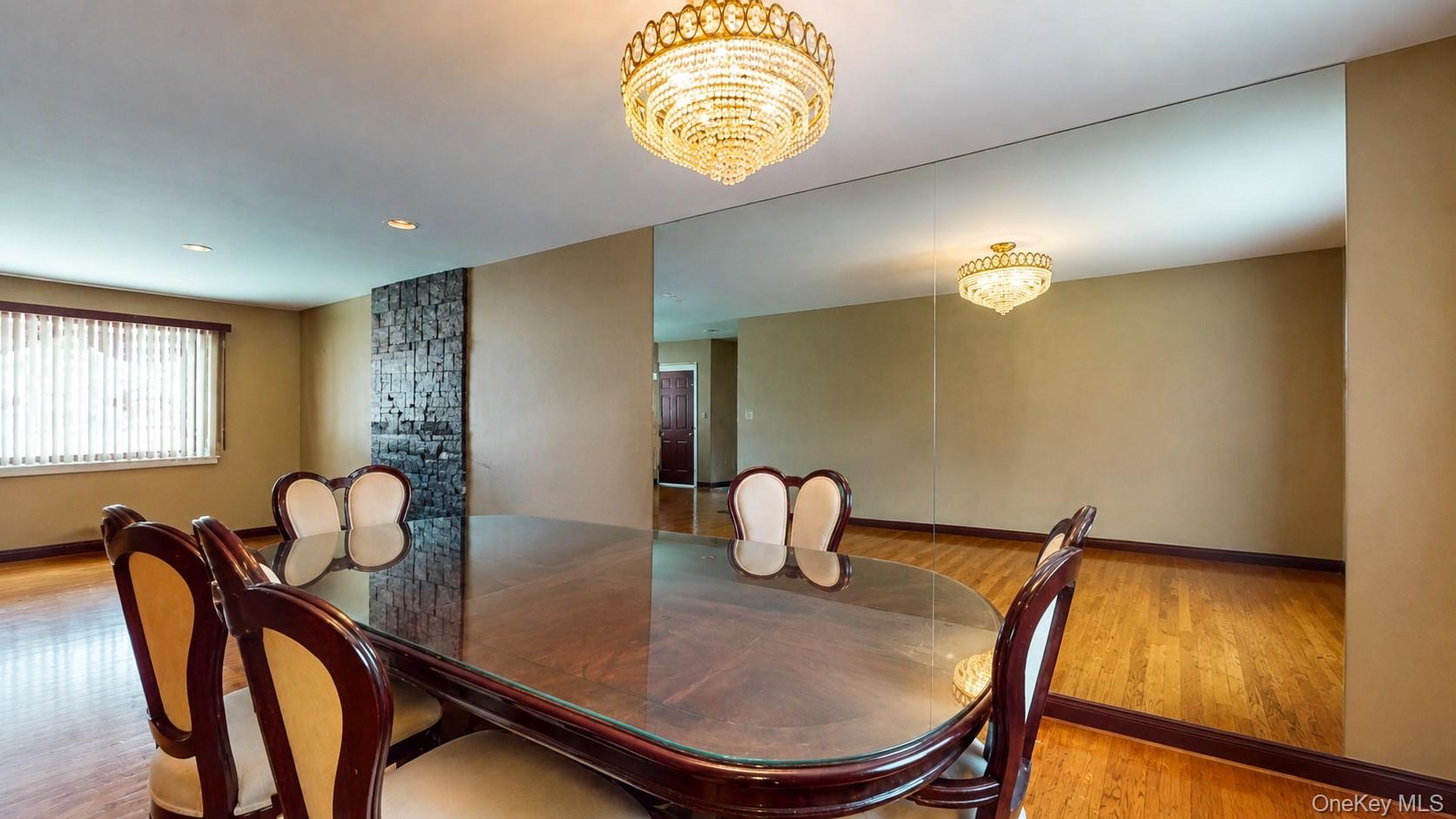 336 W Valley Stream Boulevard Property Photo 15