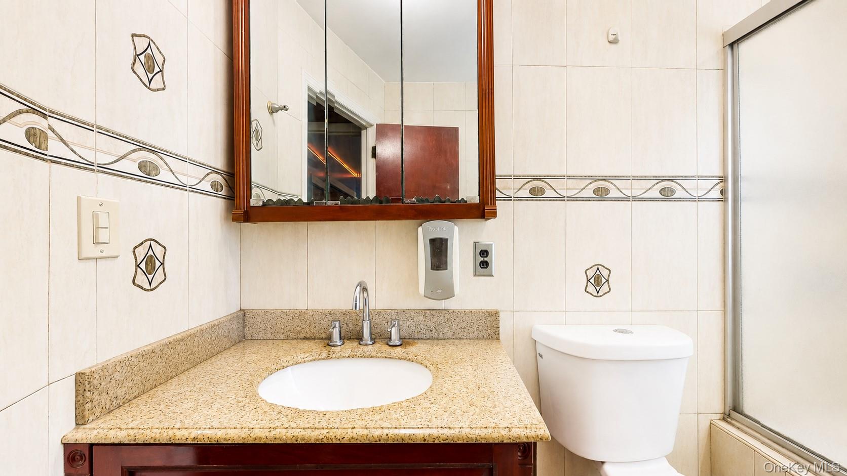 336 W Valley Stream Boulevard Property Photo 22