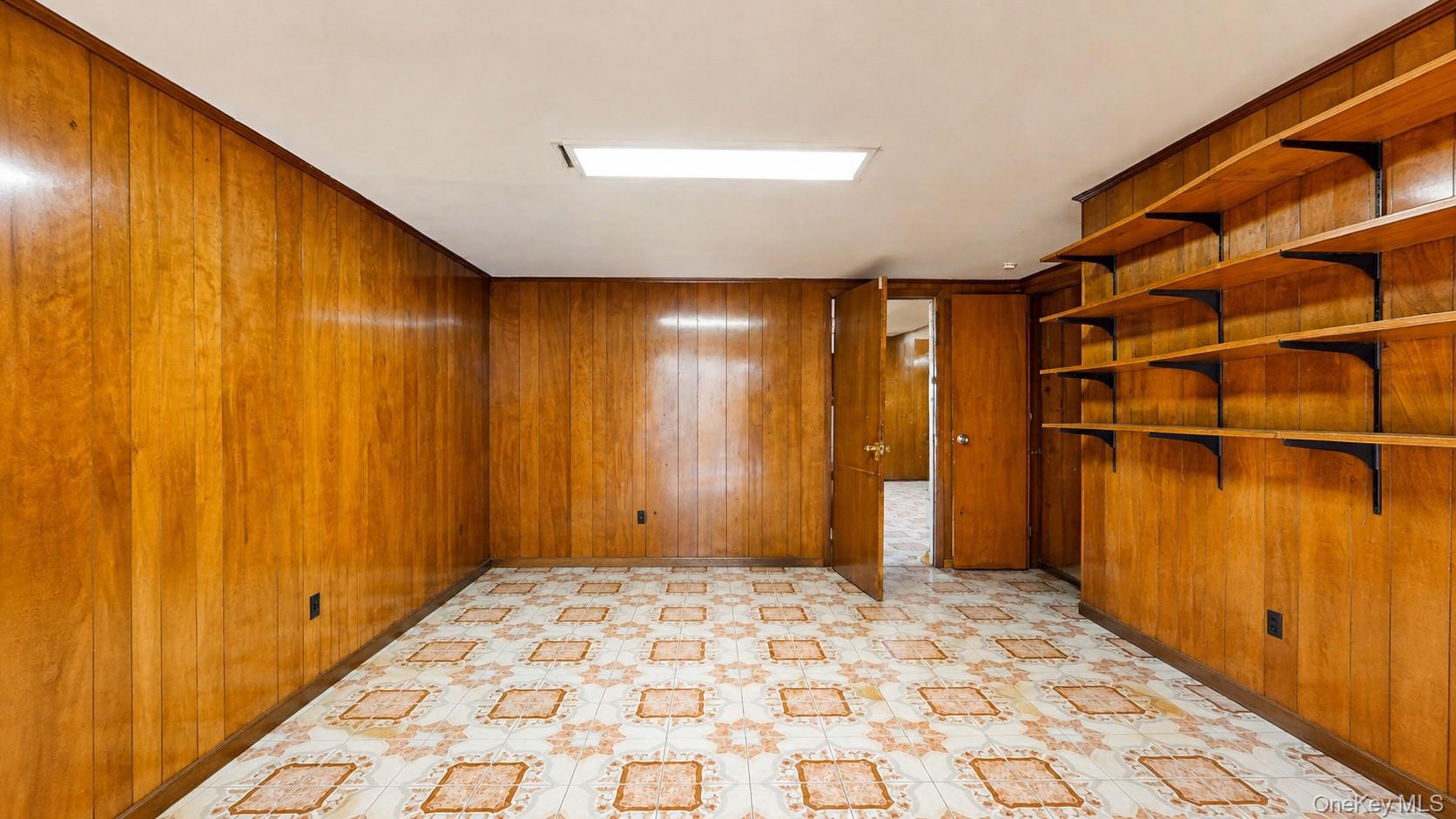 336 W Valley Stream Boulevard Property Photo 25