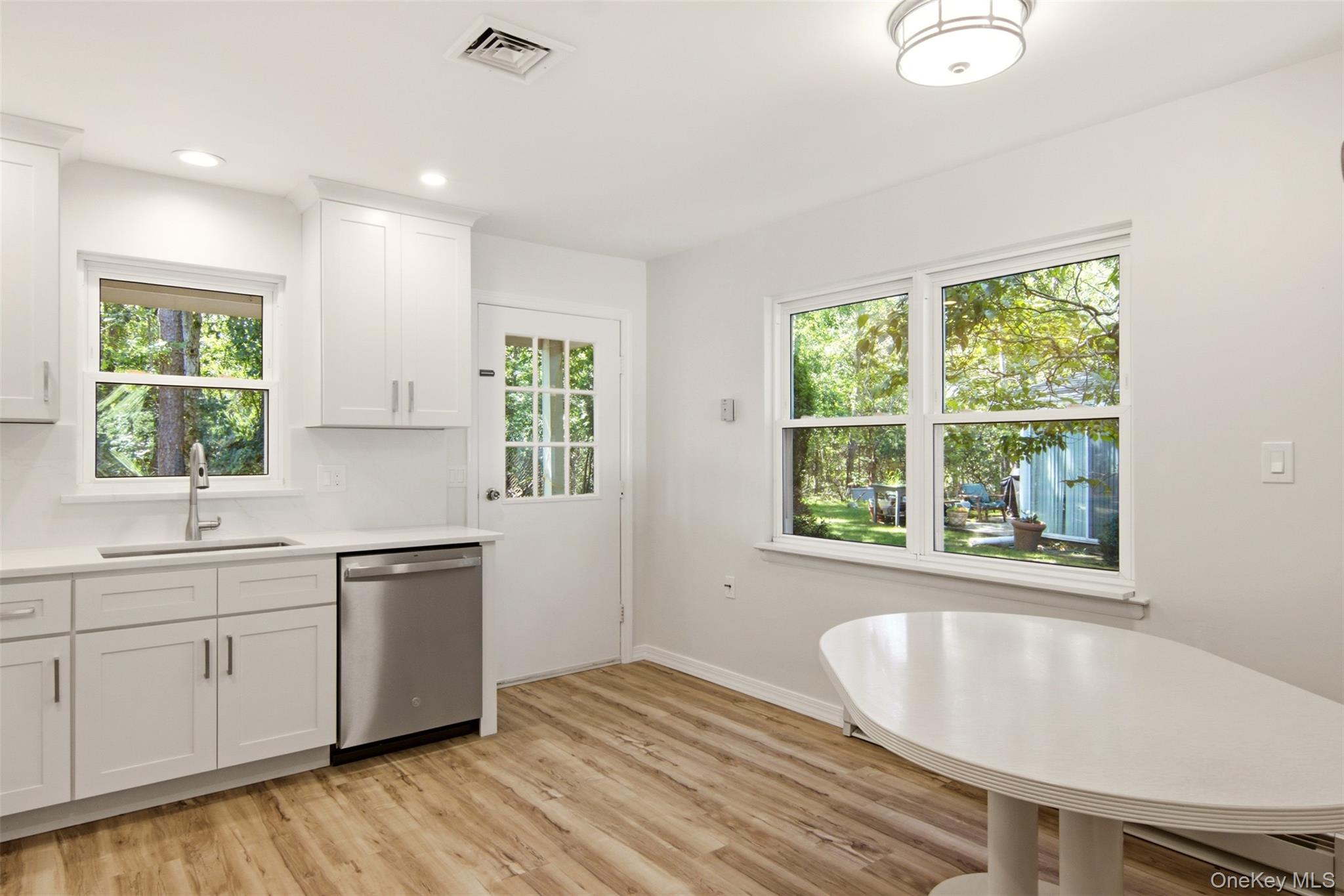 254 Edinburgh Drive Property Photo 11
