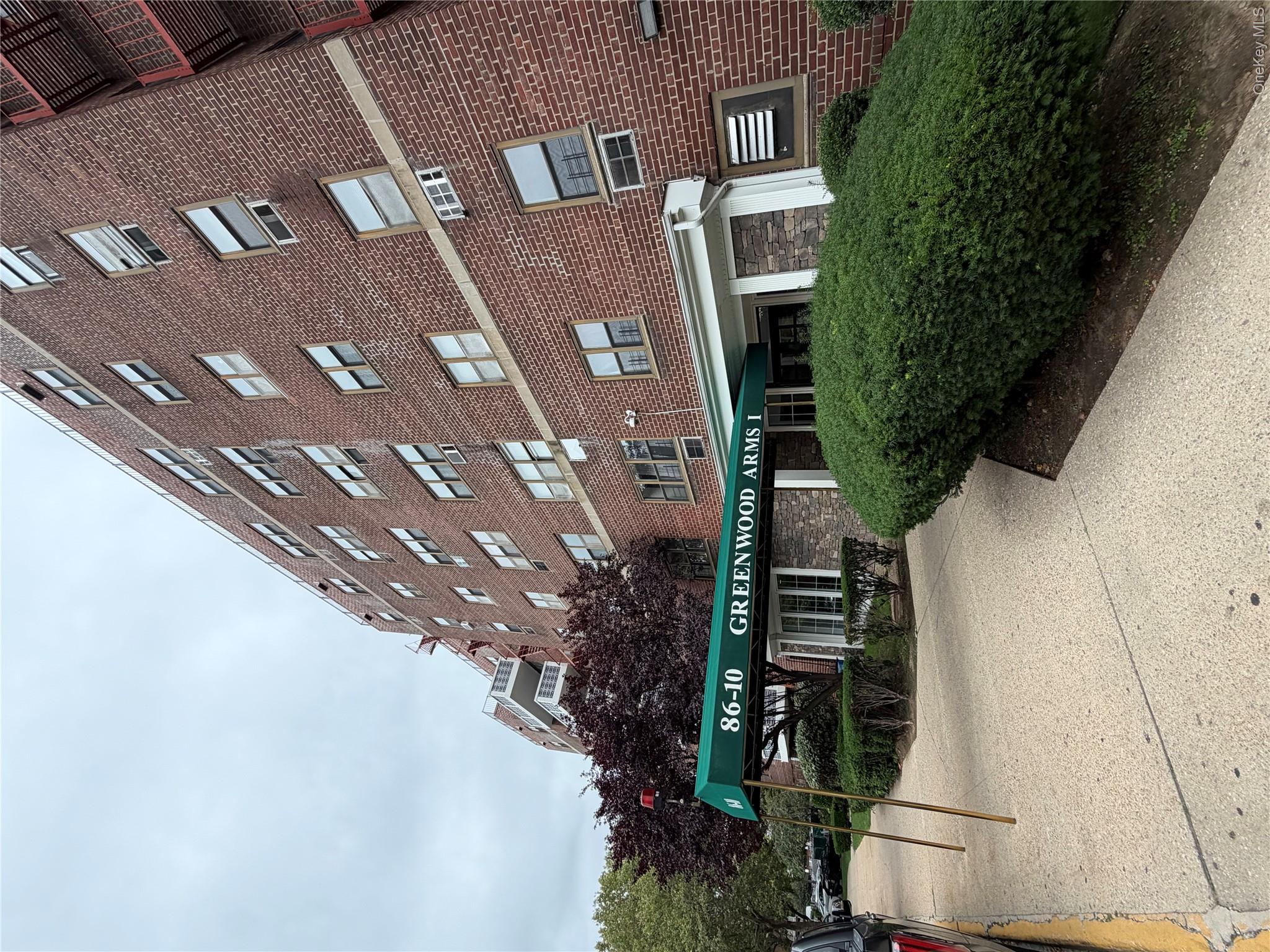 86-10 151 Avenue 6n Property Photo 1