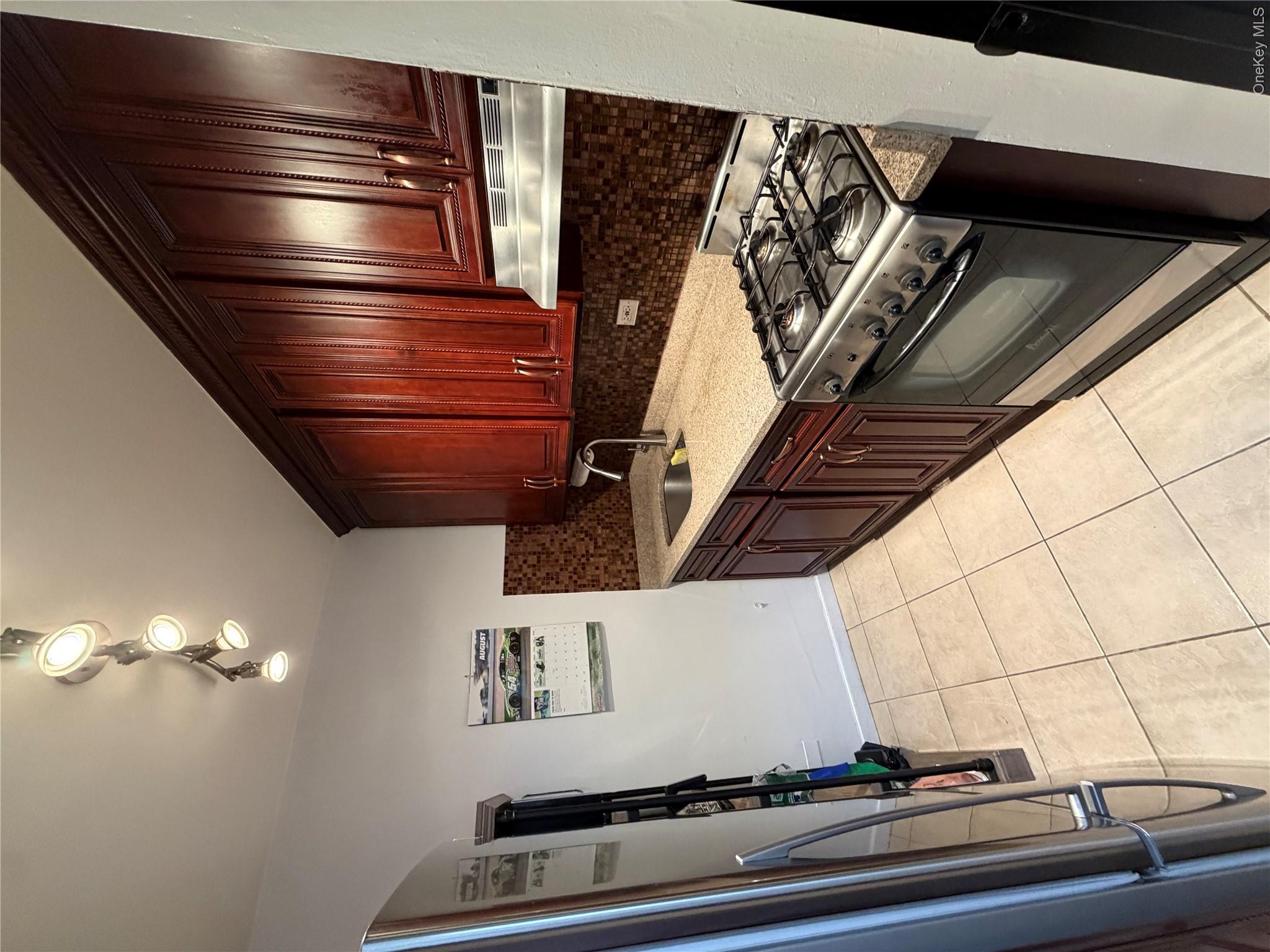 86-10 151 Avenue 6n Property Photo 10