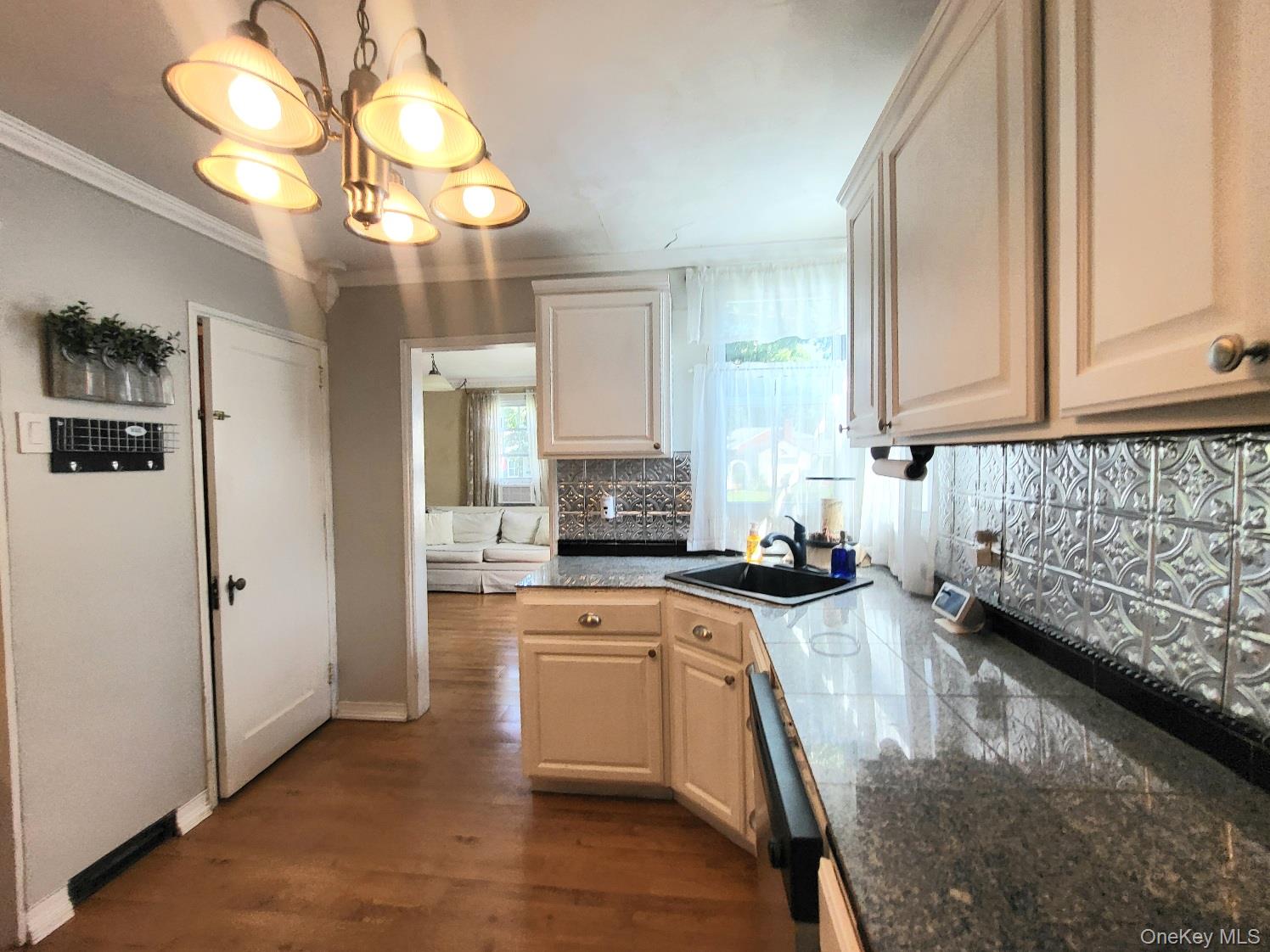 3 Vanamee Street Property Photo 18