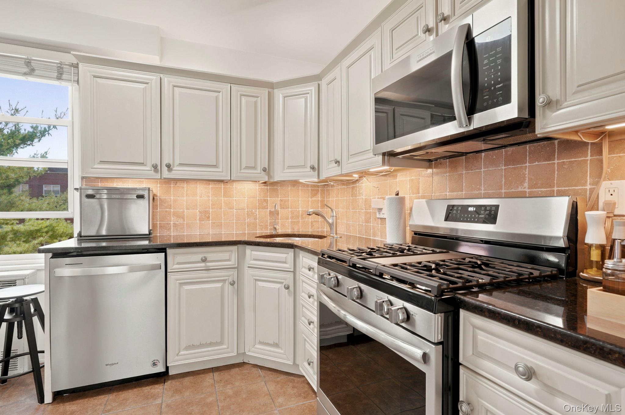 281 Garth Road B5h Property Photo 7