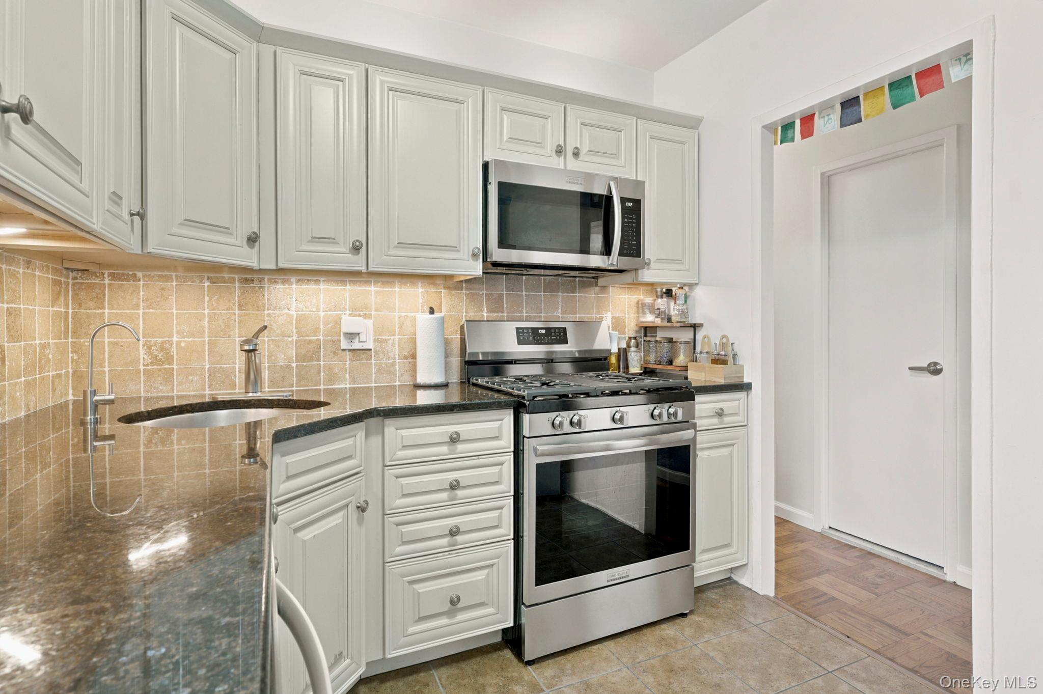 281 Garth Road B5h Property Photo 9