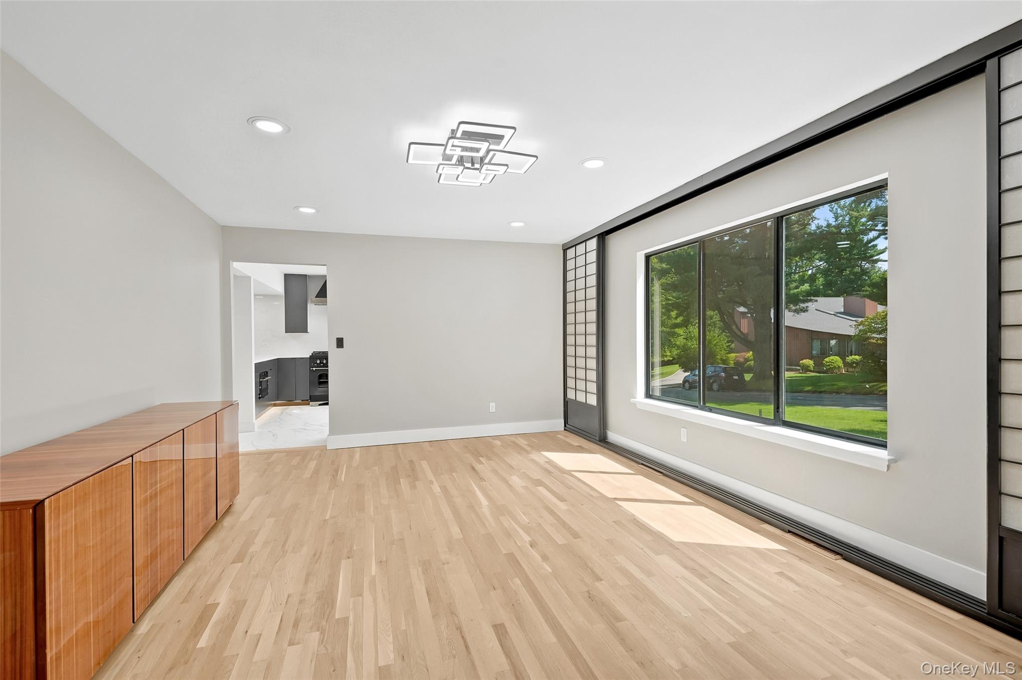 6 Harrows Lane Property Photo 8