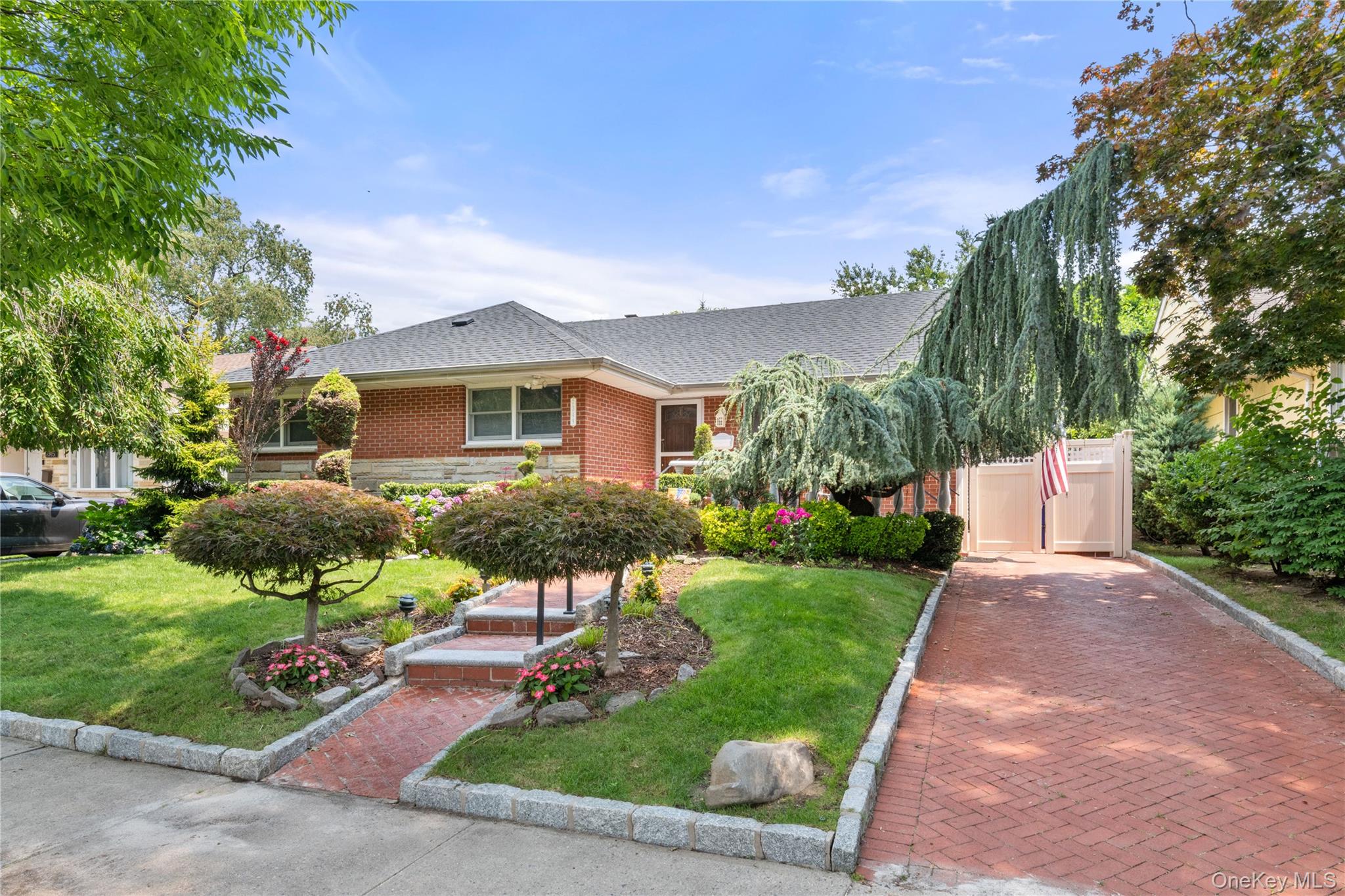 7349 196th Place Property Photo 1