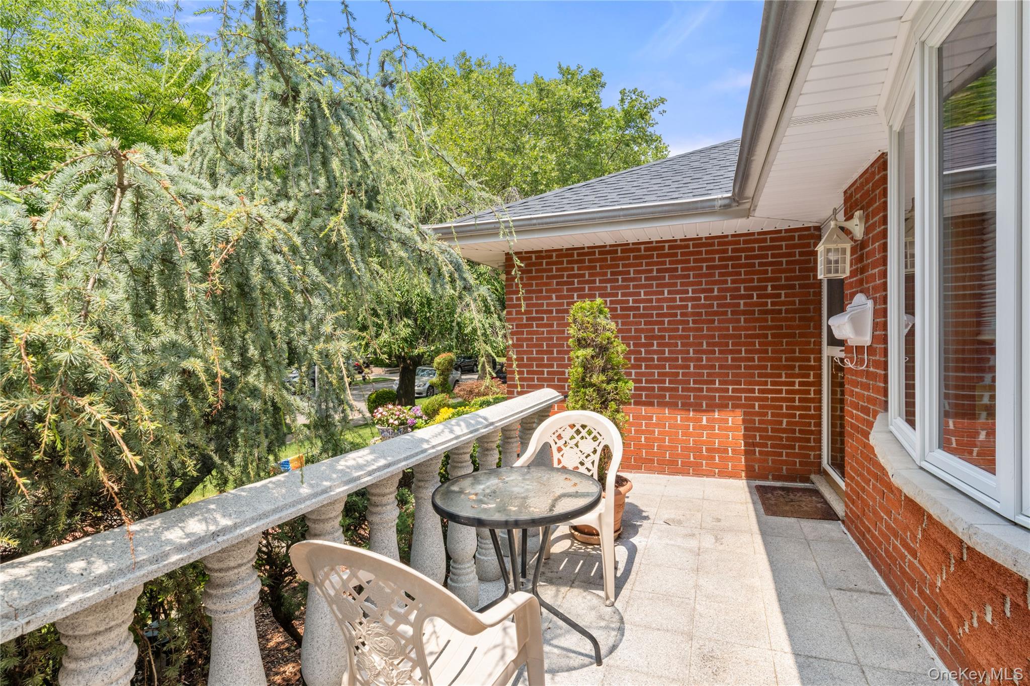 7349 196th Place Property Photo 3