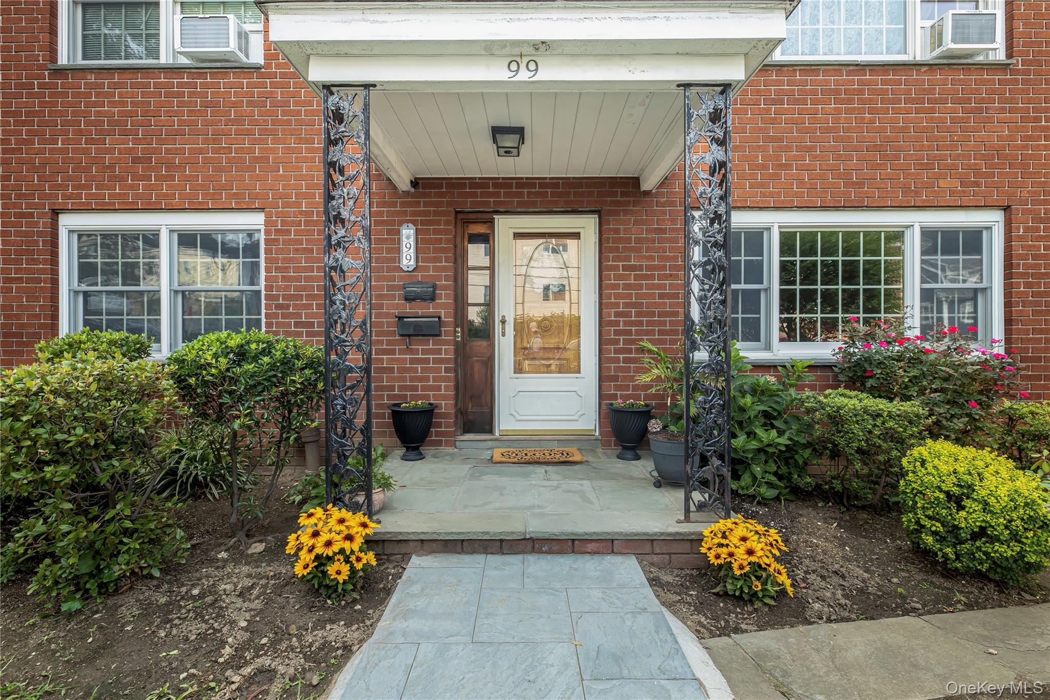 99 Clarendon Avenue Property Photo 2