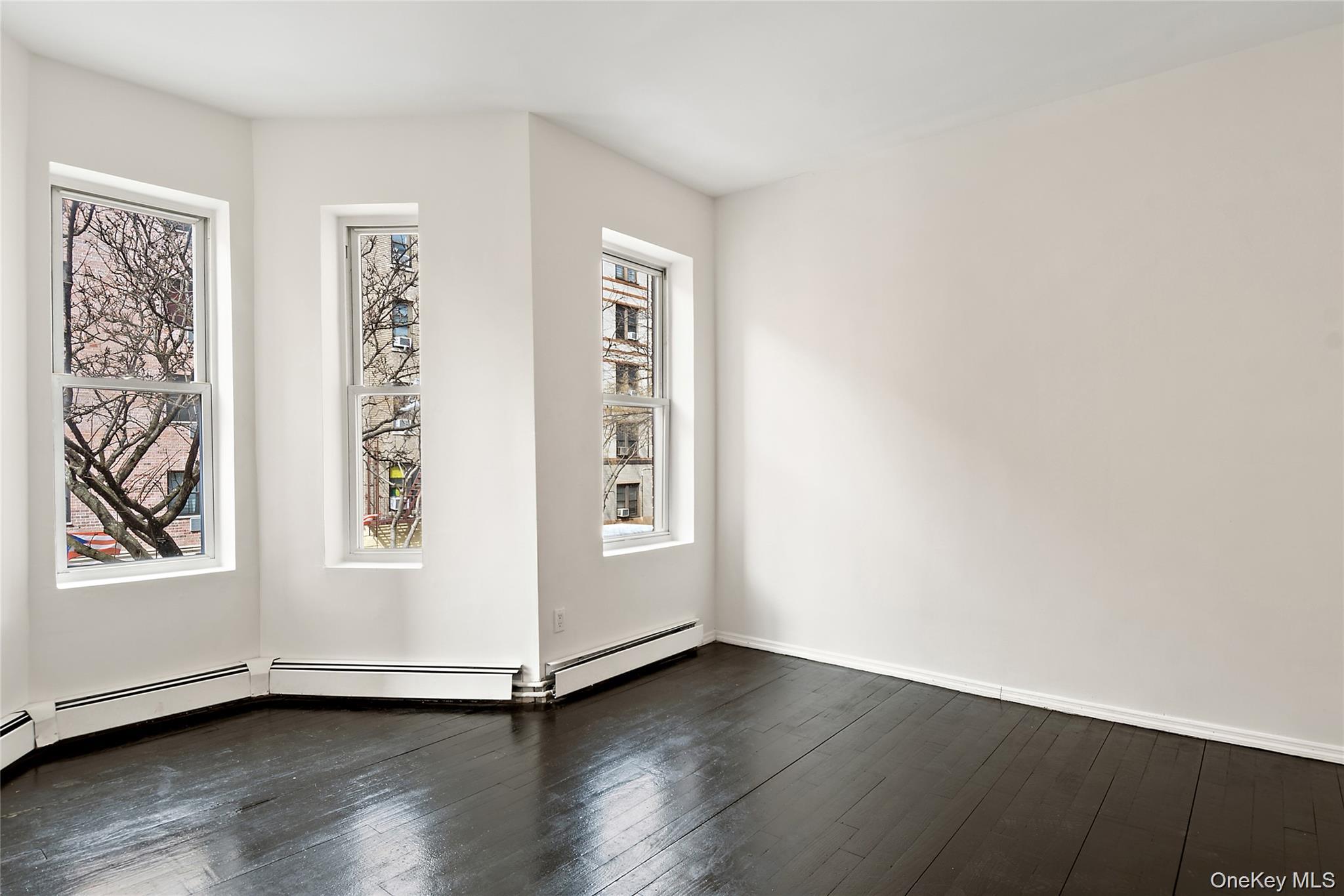 2308 Morris Avenue Property Photo 4