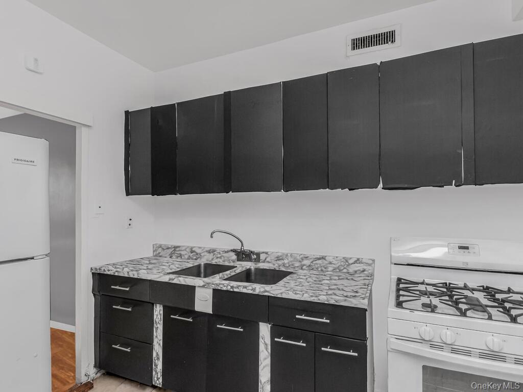 8 Fordham Hill Oval 3d Property Photo 4