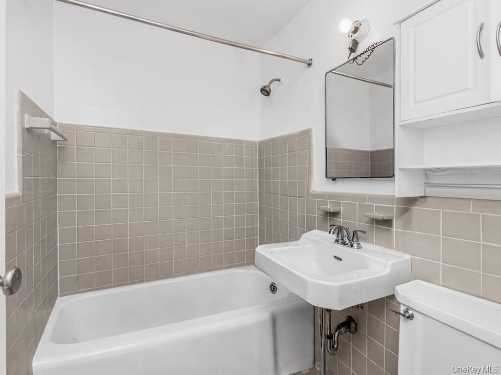 8 Fordham Hill Oval 3d Property Photo 5
