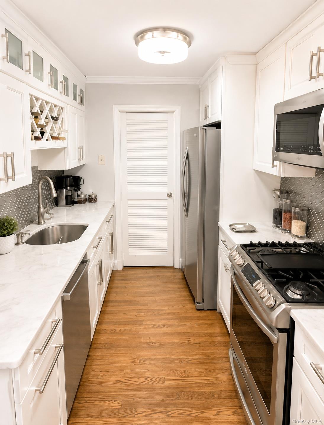 19 Helene Circle Property Photo 6